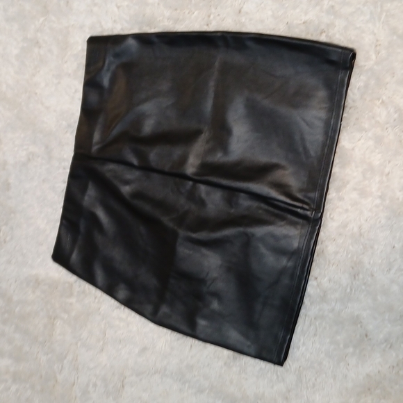Seduction Black Leatherlike Mini Skirt - Picture 2 of 6